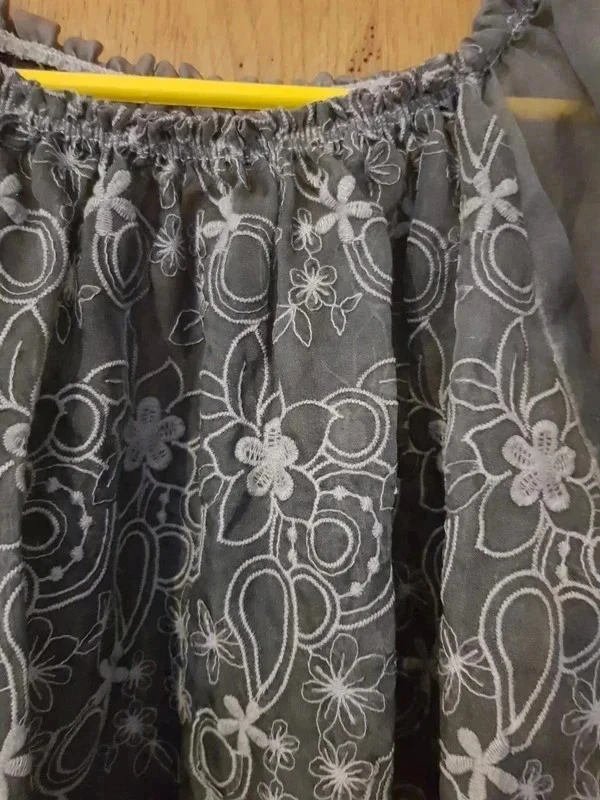 Nieuwe grijze blouse met sluier – photo 2
